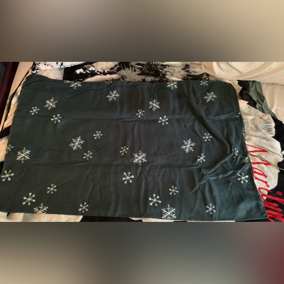 🖤 Fleece throw 💚 - Picture 1 of 9